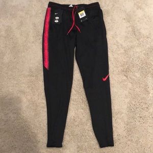 NWT MEN’S FLEX SOCCER / TRAINING